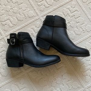 SKECHERS Air Cooled ARCH Fit Ankle boots Size 7 1/2 M